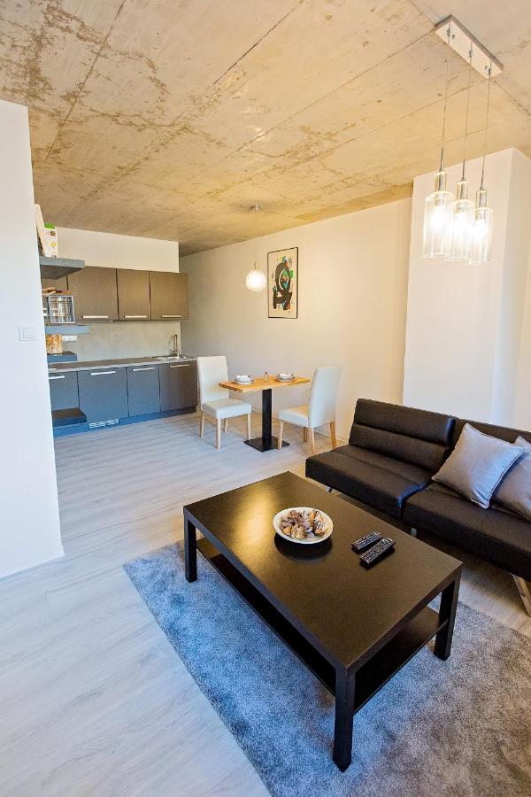 Exclusive Penzion Viva Residence มลาดาโบเลสลัฟ ภายนอก รูปภาพ