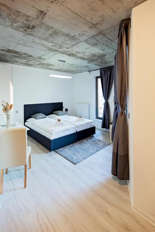 Exclusive Penzion Viva Residence มลาดาโบเลสลัฟ ภายนอก รูปภาพ