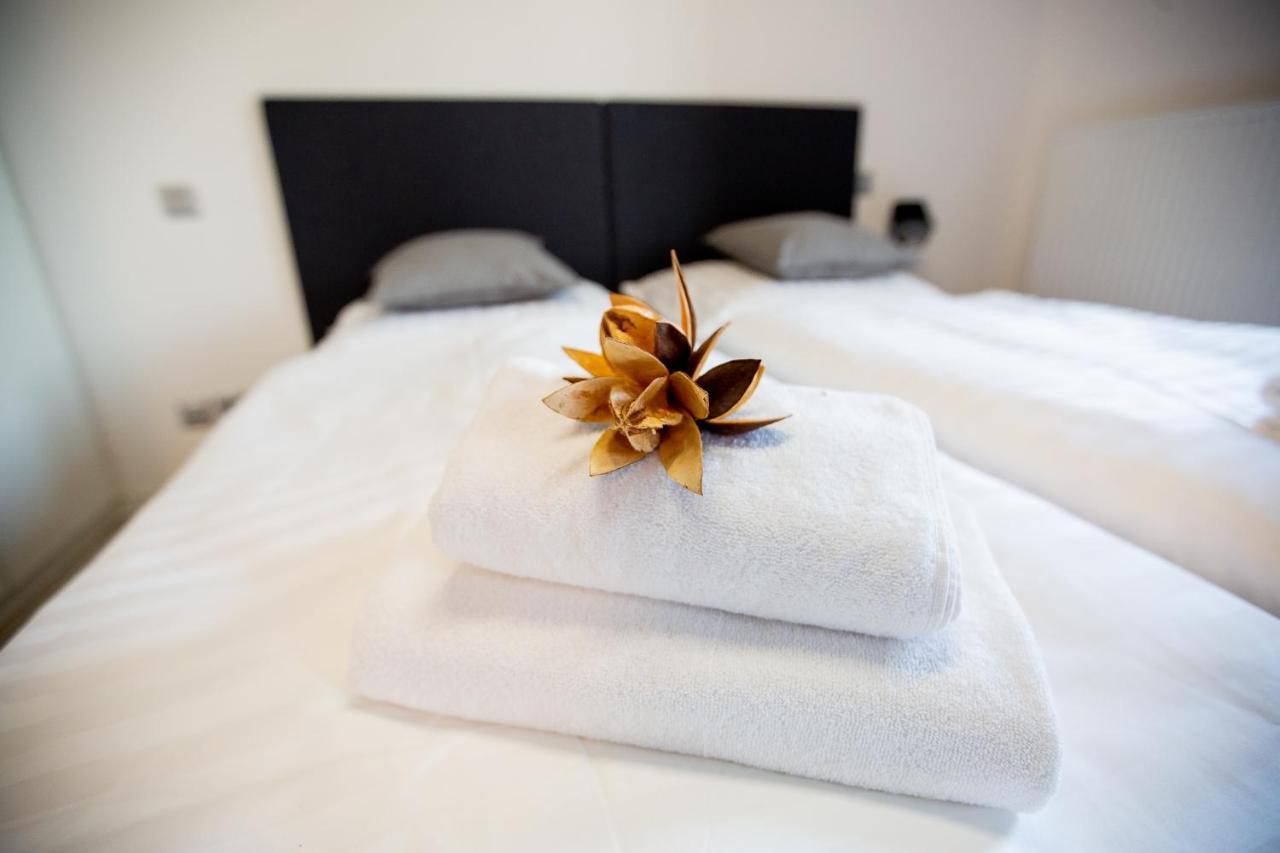 Exclusive Penzion Viva Residence มลาดาโบเลสลัฟ ภายนอก รูปภาพ