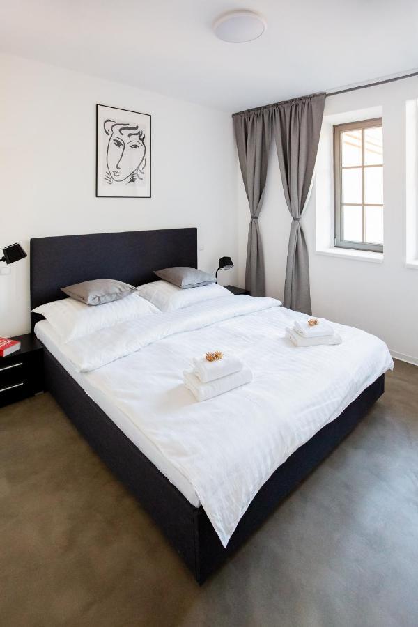 Exclusive Penzion Viva Residence มลาดาโบเลสลัฟ ภายนอก รูปภาพ