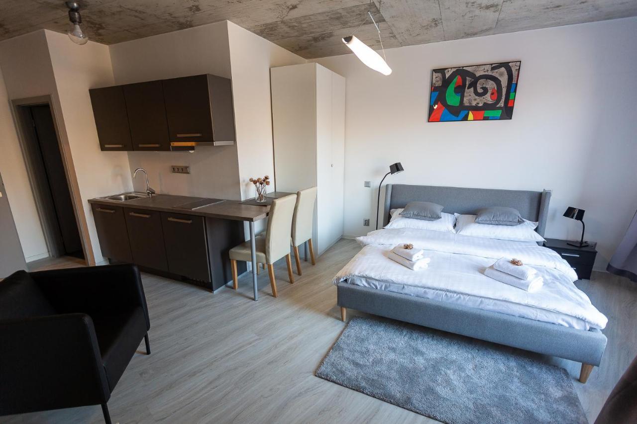 Exclusive Penzion Viva Residence มลาดาโบเลสลัฟ ภายนอก รูปภาพ