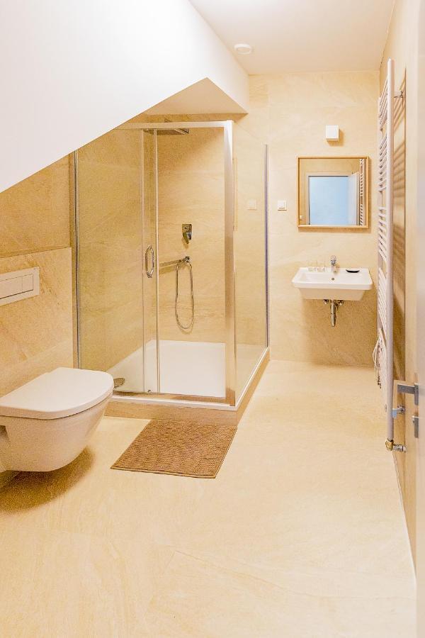 Exclusive Penzion Viva Residence มลาดาโบเลสลัฟ ภายนอก รูปภาพ